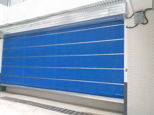 武漢鋼制防火卷簾門廠家向大家介紹鋼質(zhì)防火門面板主要的特征